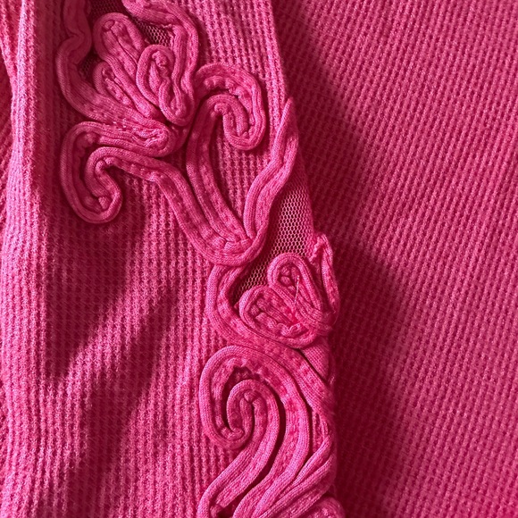 Guess Long Sleeve Waffle Hensley Thermal Front & Back V-Neckline (Small … - Picture 3 of 5